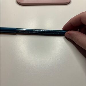 Essence Stay & On Gel Eyeliner - Blue